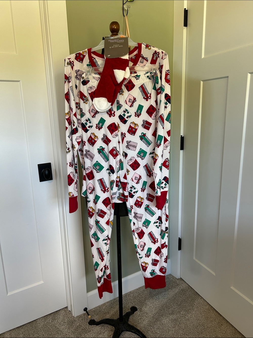 Christmas Jammie’s 3 piece size medium nwt on hanger secret treasures sleepwear